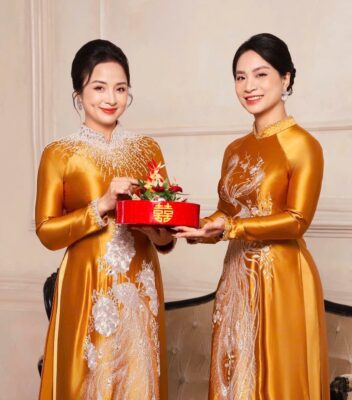 Áo dài mẹ hạc vàng